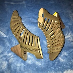 G by Guess forest green wedges!